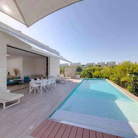 Exclusiva Con Piscina Climatizada Colinas