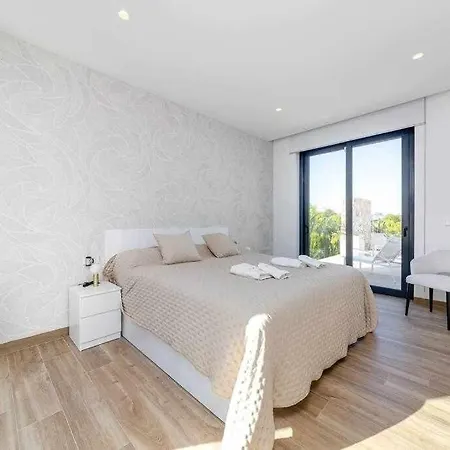 Exclusiva Con Piscina Climatizada Colinas