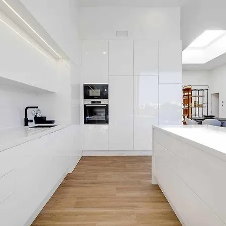 Exclusiva Con Piscina Climatizada Colinas